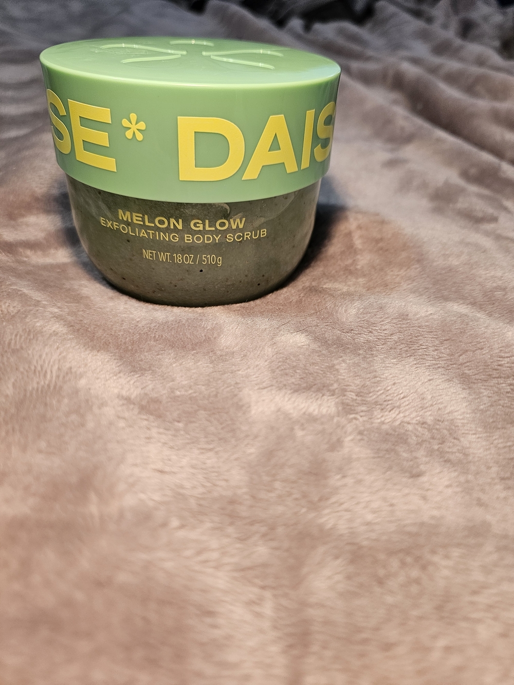 Daisy Melon Glow Exfoliating Body Scrub - Green